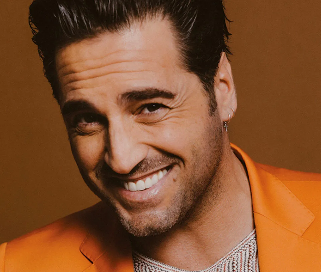 David Bustamante llega al Puerto de Alicante para un concierto junto al mar esta verano