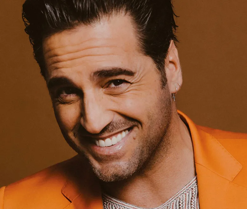 David Bustamante llega al Puerto de Alicante para un concierto junto al mar esta verano